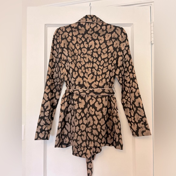 Karen Millen Leopard Jacquard Belted Double Breasted Jacket, size 6 - Picture 3 of 3
